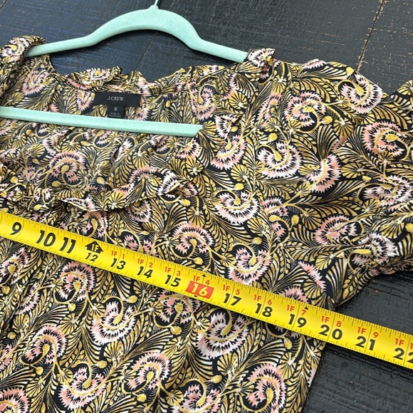 J. Crew Ruffle featherweight satin scoopneck top in dandelion swirl size small - Picture 9 of 9